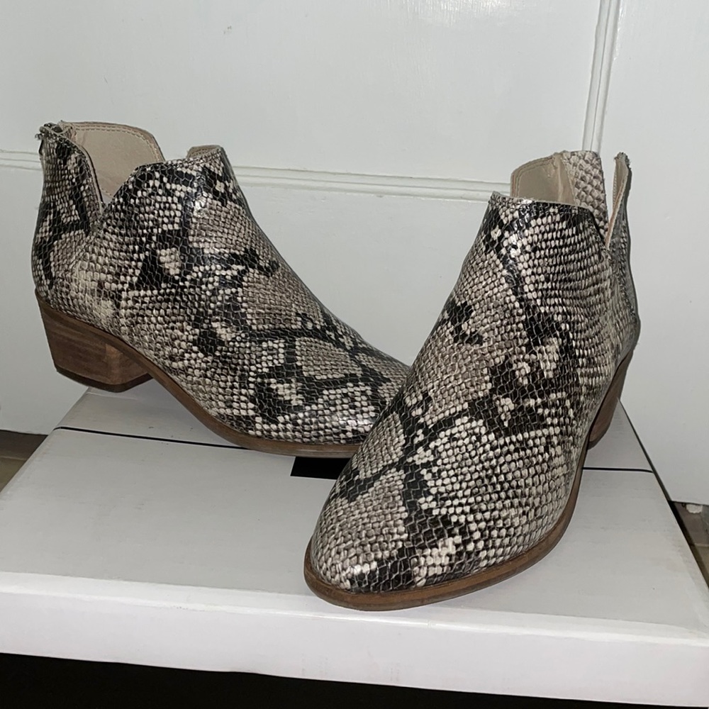 Dolce Vita booties ONLY WORN ONCE
